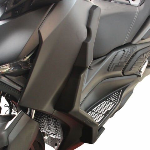 GP Kompozit Yamaha XMAX 250 2024-2025 Uyumlu Bacak Koruma Siyah