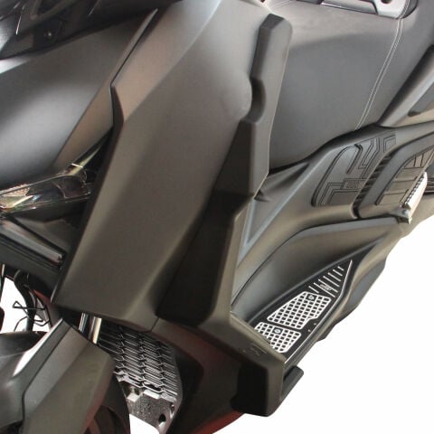 GP Kompozit Yamaha XMAX 250 2024-2026 Uyumlu Bacak Koruma Siyah