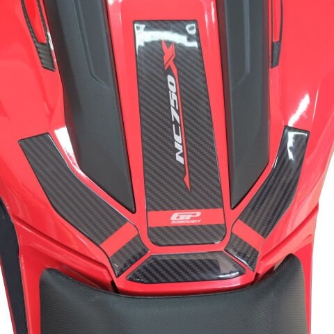GP Kompozit Honda NC 750 X 2025-2026 Uyumlu Tank Pad Karbon-Kırmızı