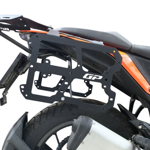 GP Kompozit KTM 250 / 390 Adventure 2020-2024 Uyumlu Yan Çanta Demiri Siyah