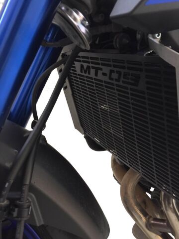 GP Kompozit Yamaha MT-09 2013-2016 Uyumlu Radyatör Koruma Siyah